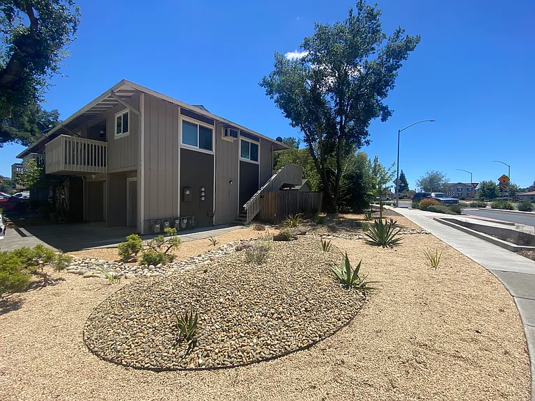 2413 Clay St — Photo 16