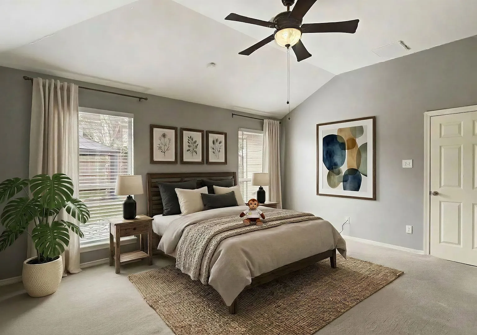 Lovely two-story 5 Bedroom Home — Photo 3
