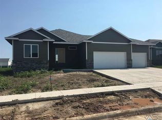 5209 E Big Horn Dr, Sioux Falls, SD 57110