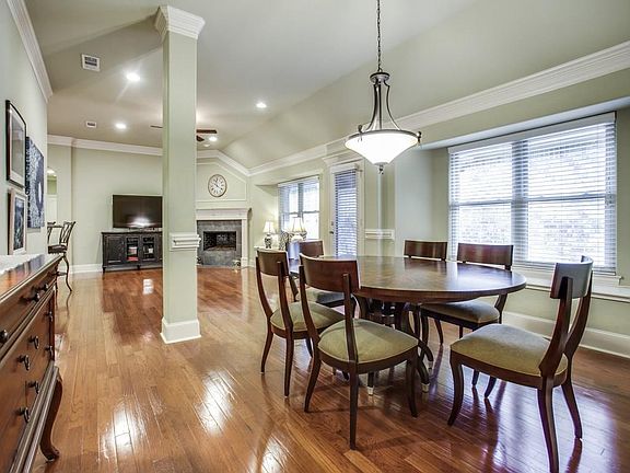 5th image of 2518 Woodpark Dr