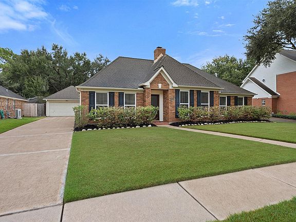 2nd image of 2022 Hillside Oak Ln