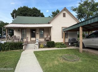 210 Meridian St, Carthage, MO 64836