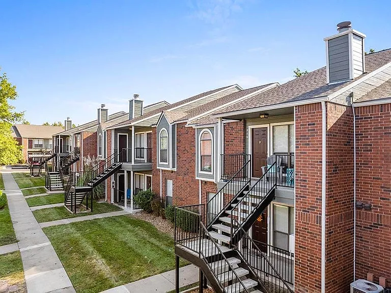Welcome to Crown Colony Apartments!