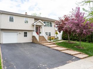 14 Hopatcong Dr, Lawrence Township, NJ 08648