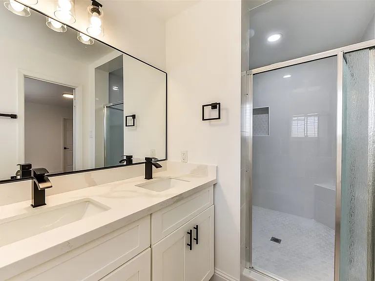 5946 Valkeith Dr — Photo 23