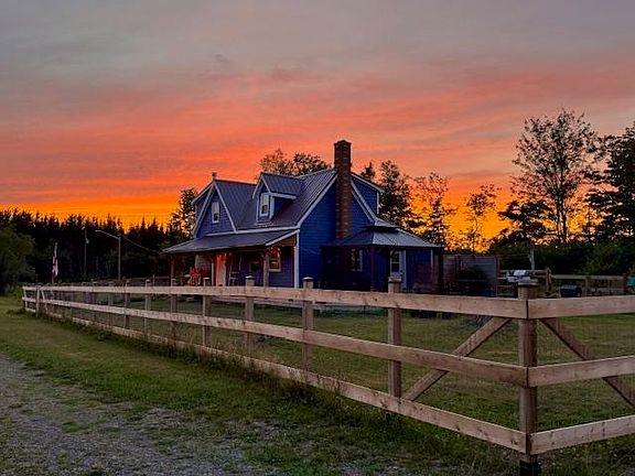 4th image of 788 Strathcona Rd