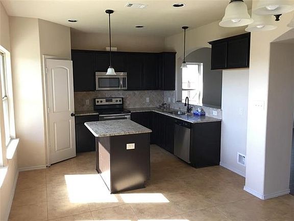 3rd image of 5003 Sanger Circle Dr #5003