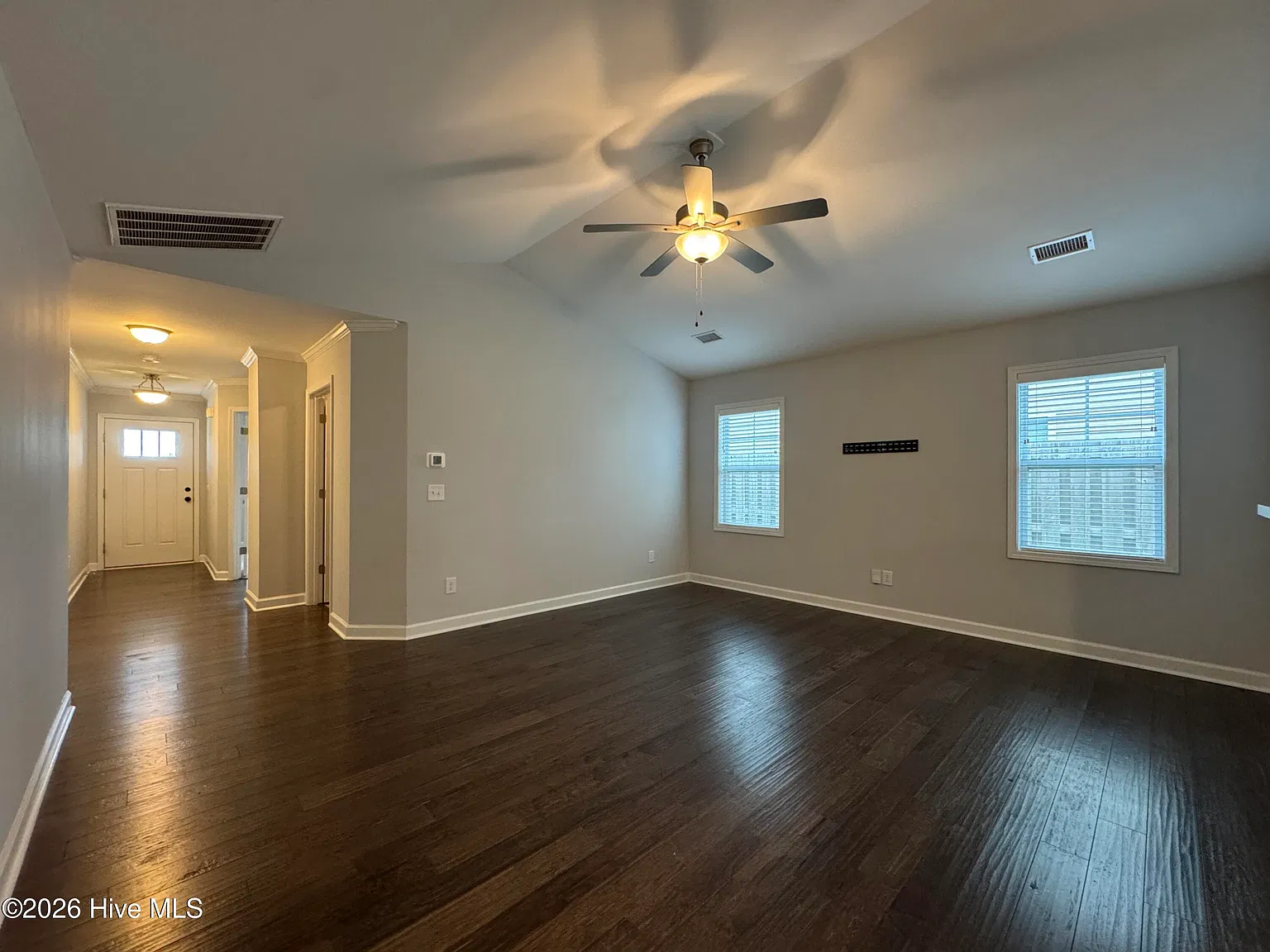 3 bed, 2.0 bath, 1250 sqft, $2,100 — Photo 2