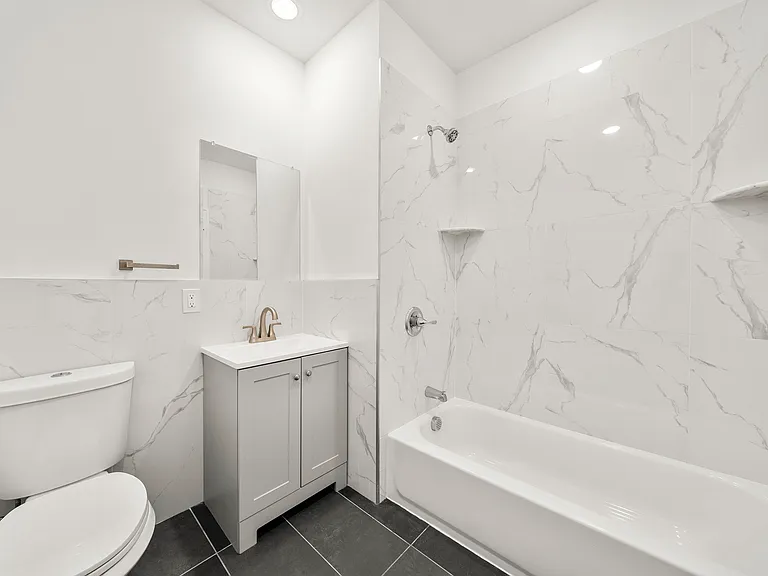 53 E Main St #5 — Photo 2