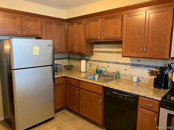 3rd image of 1000 E Lincoln Ave