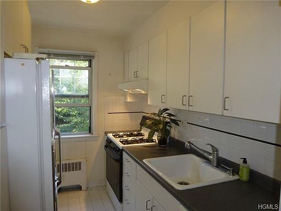 5th image of 137 Columbus Ave APT 2B