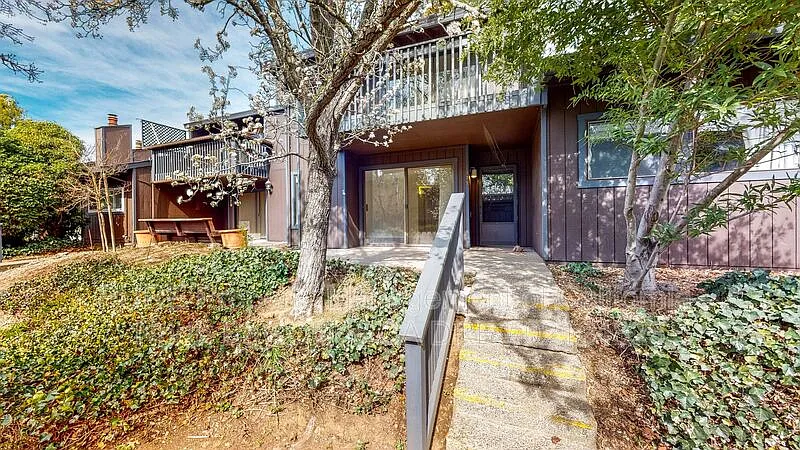 Building Photo - 372 Los Alamos Rd