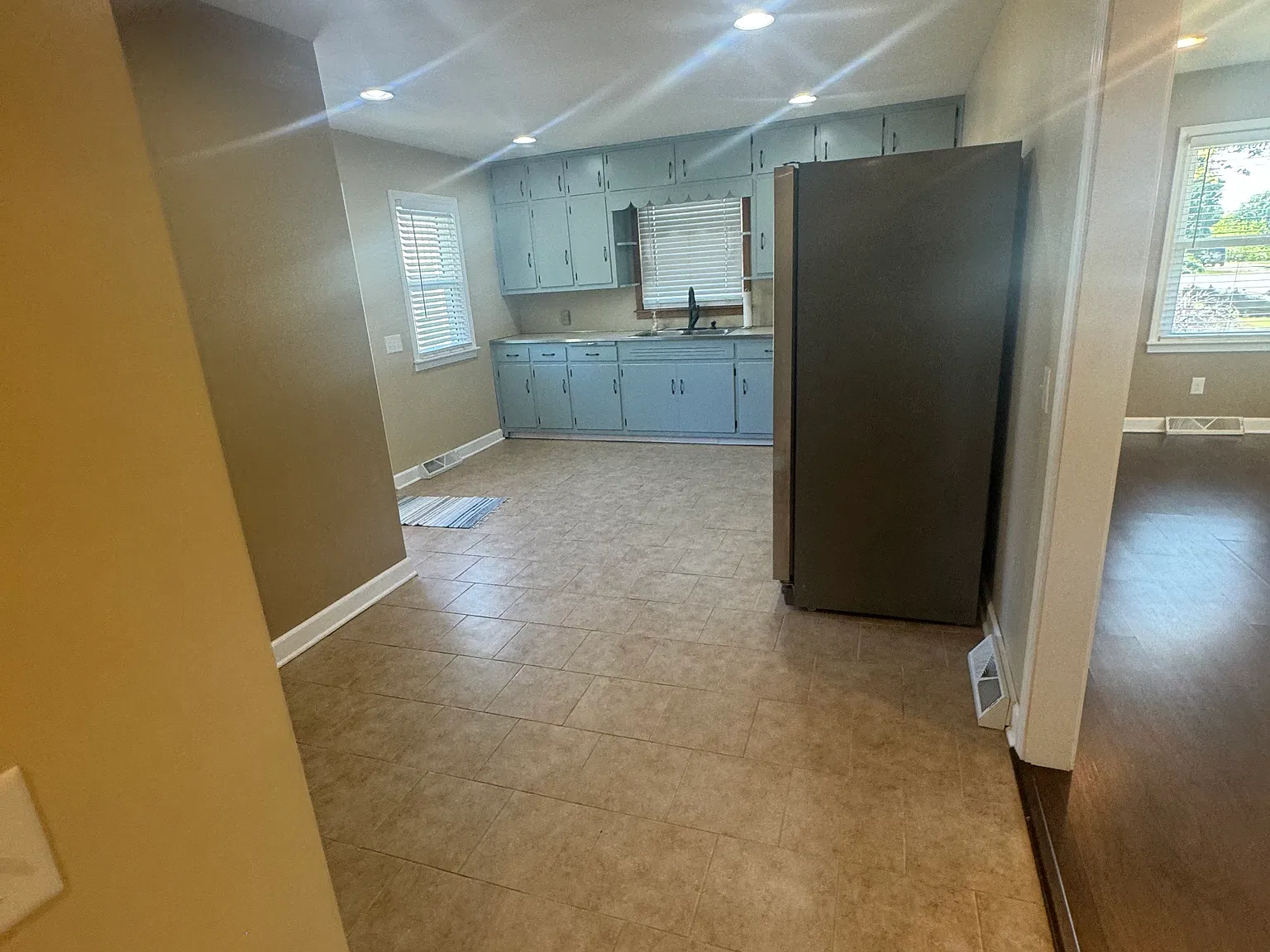 3 bed, 1092 sqft, $1,400 — Photo 3