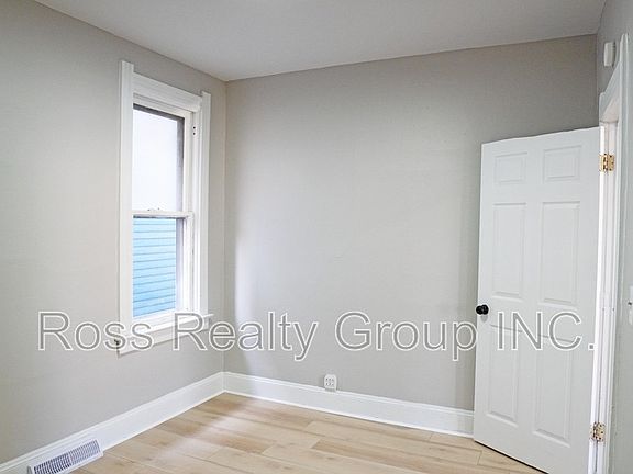 5th image of 1148 Earl St