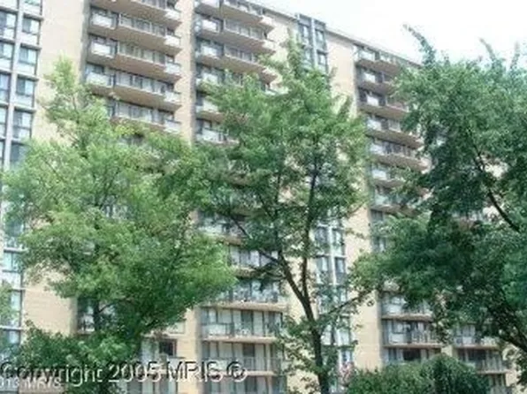 6100 Westchester Park Dr #13, College Park, MD 20740