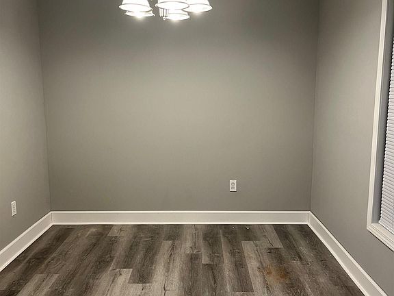 4th image of 1367 17th Way SW