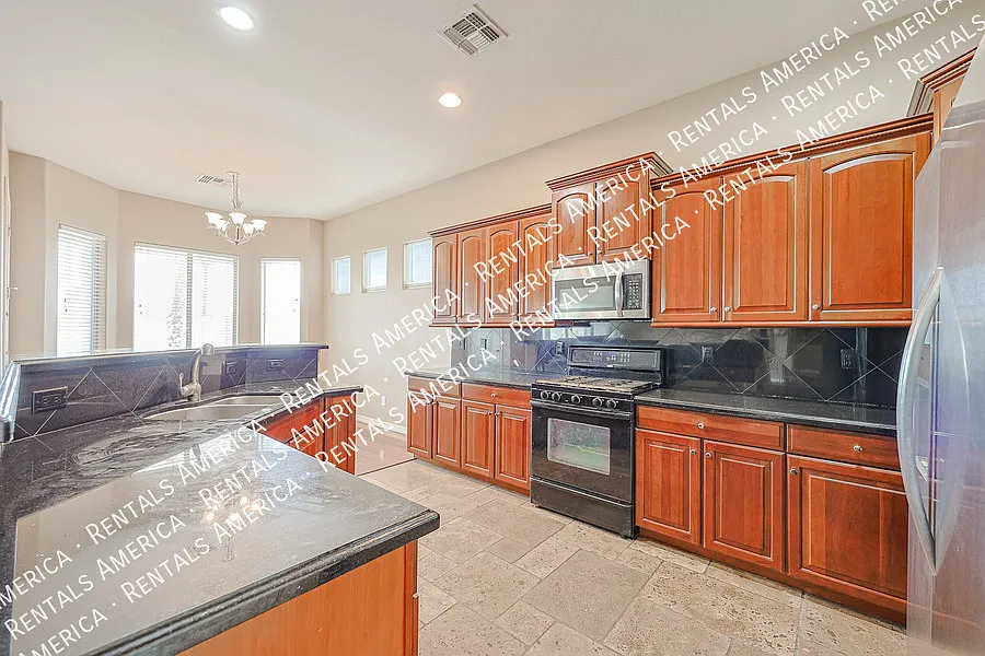 3 bed, 2147 sqft, $2,199 — Photo 3