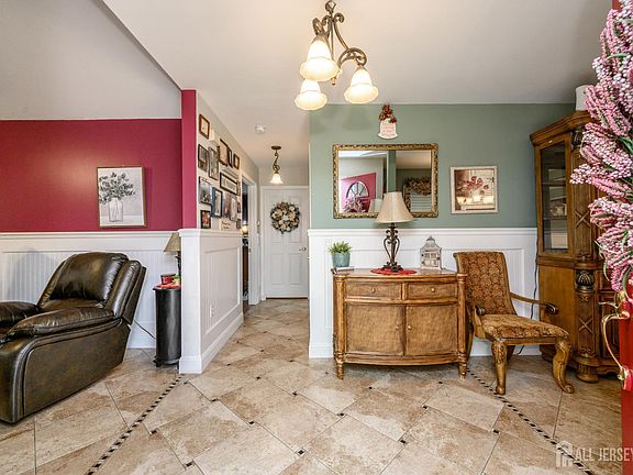 3rd image of 17 Strawberry Ln