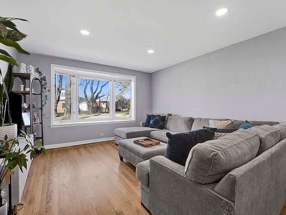 3rd image of 3815 Lawn Ave