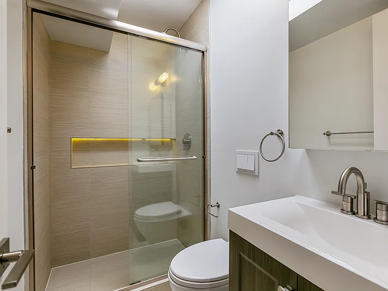 4053 W 23rd St #D — Photo 13