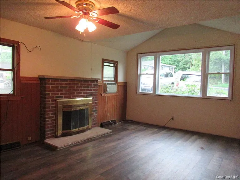 357 Mountain Lodge Rd — Photo 3