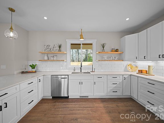4th image of 75 Scott Meadows Dr