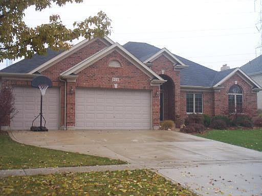 1st image of 946 Woodside Dr