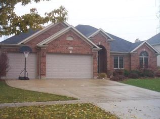 946 Woodside Dr, West Chicago, IL 60185