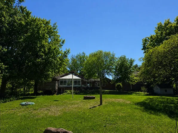 3508 540th St SW, Riverside, IA 52327