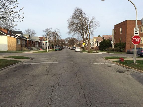 4th image of 4854 W Drummond Pl