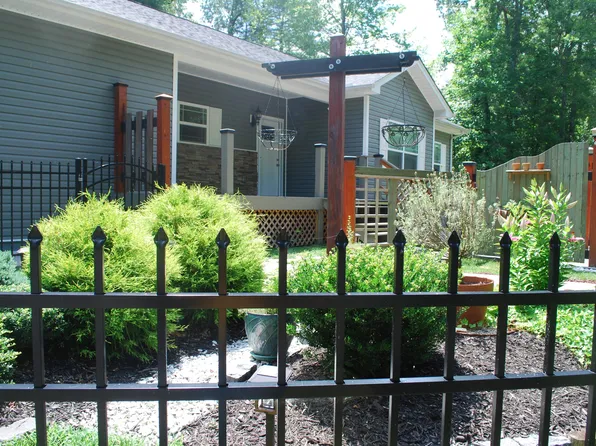608 E Reagan Ln, Gatlinburg, TN 37738
