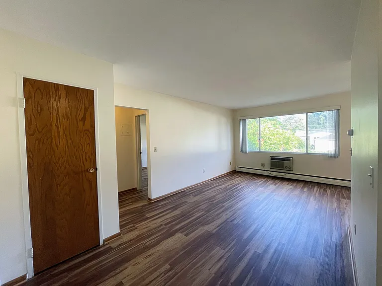 840 18th Ave SE #106 — Photo 4