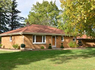15800 W Robin Rd, New Berlin, WI 53151