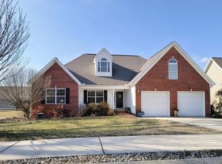 67 Bending Oak Dr, Chickamauga, GA 30707