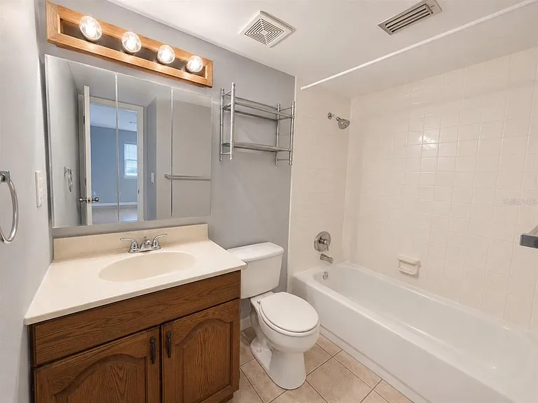 940 Lake Destiny Rd #G — Photo 12