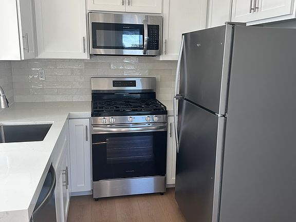 5th image of 1323 Reed Ave #1325