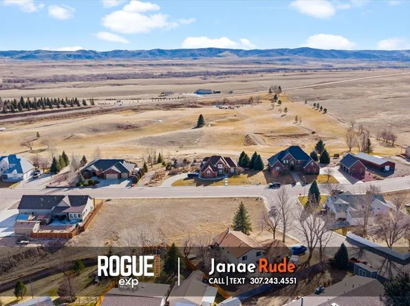 820 Grove St, Glenrock, WY 82637