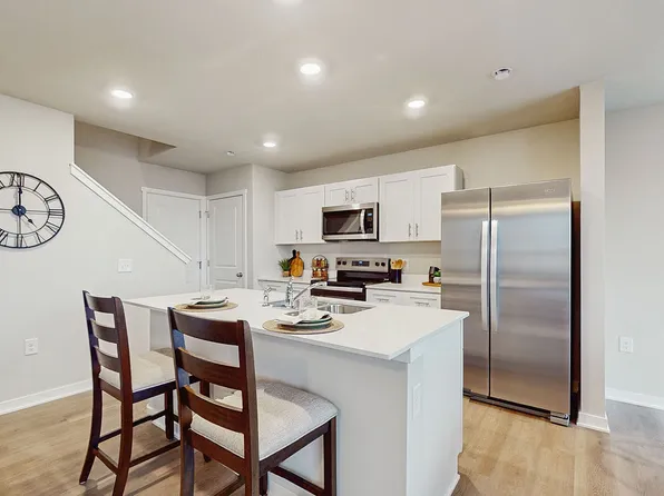 9433 Lovegrass Dr SW, Cedar Rapids, IA 52404