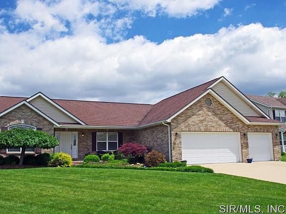 1st image of 30 Oak Leaf Dr