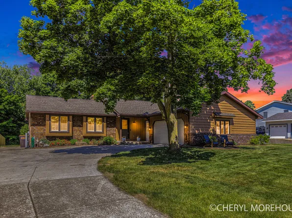 7287 Azalea Dr SE, Grand Rapids, MI 49508