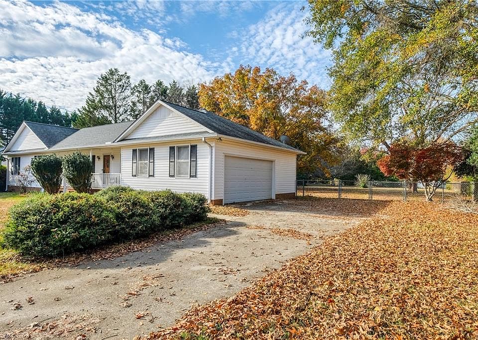1823 Busby Rd, Anderson, SC 29626 | Zillow