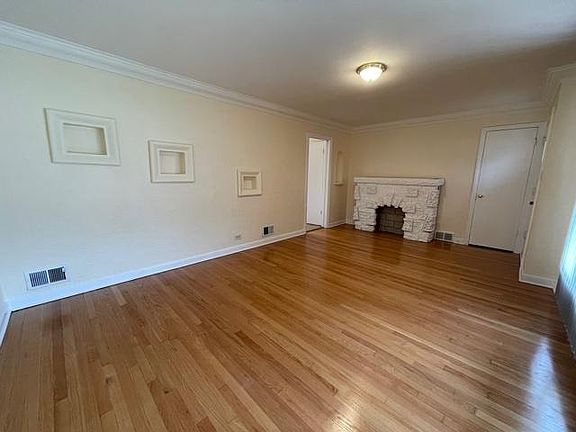 4th image of 14629 La Salle St