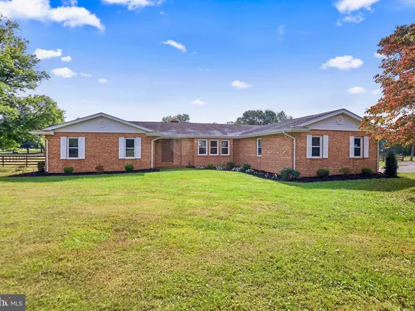 383 Happy Retreat Ln, Charles Town, WV 25414