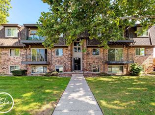 443 Riviera Dr #4, Saint Clair Shores, MI
