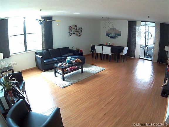 4th image of 671 NE 195th St APT 125E