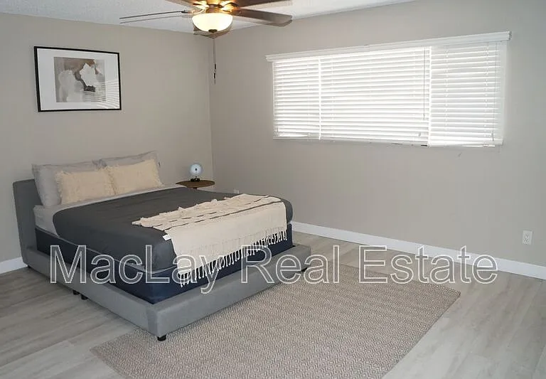 1732 E Hermosa Dr — Photo 9