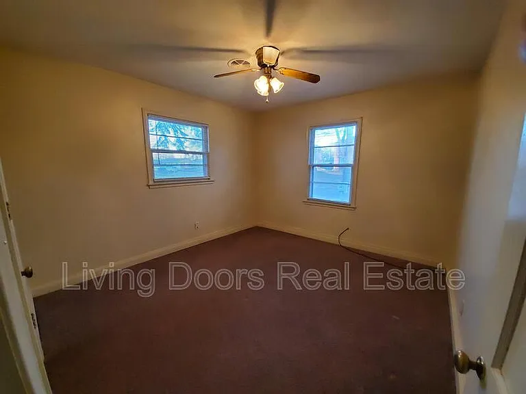 323 S 47th St — Photo 6
