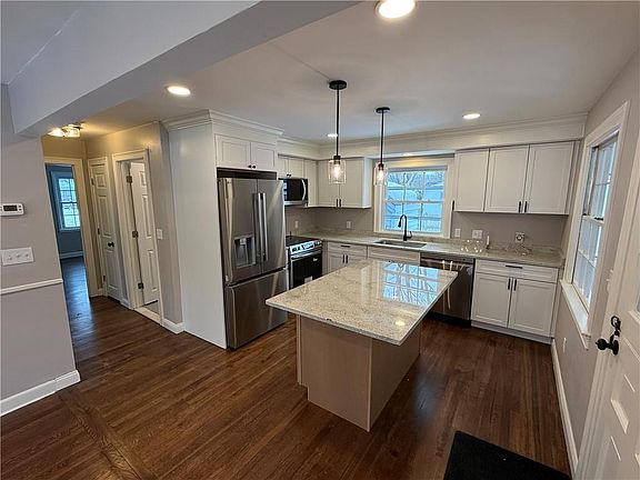 4th image of 101 Farmland Rd