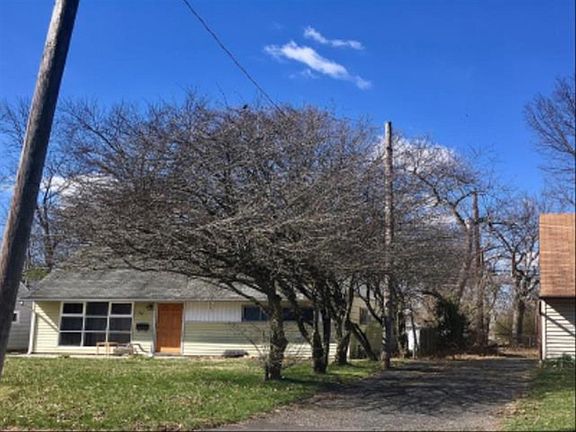 2nd image of 501 W Virginia Cres