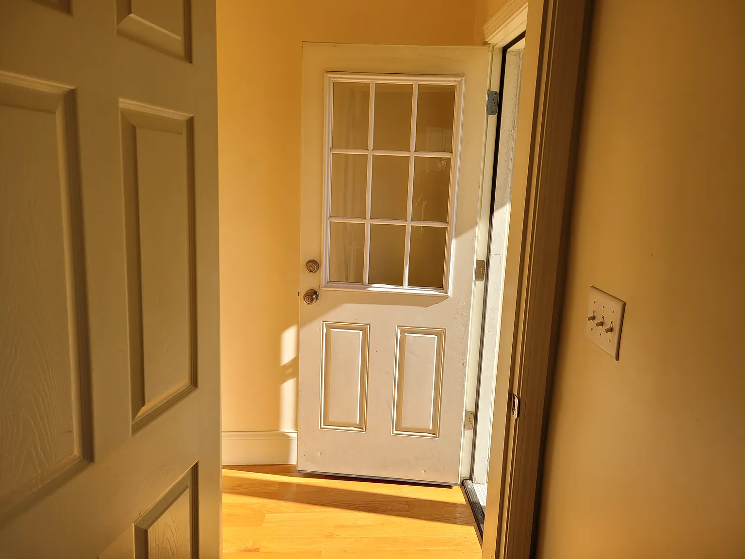 3 bed, 1800 sqft, $3,500 — Photo 1